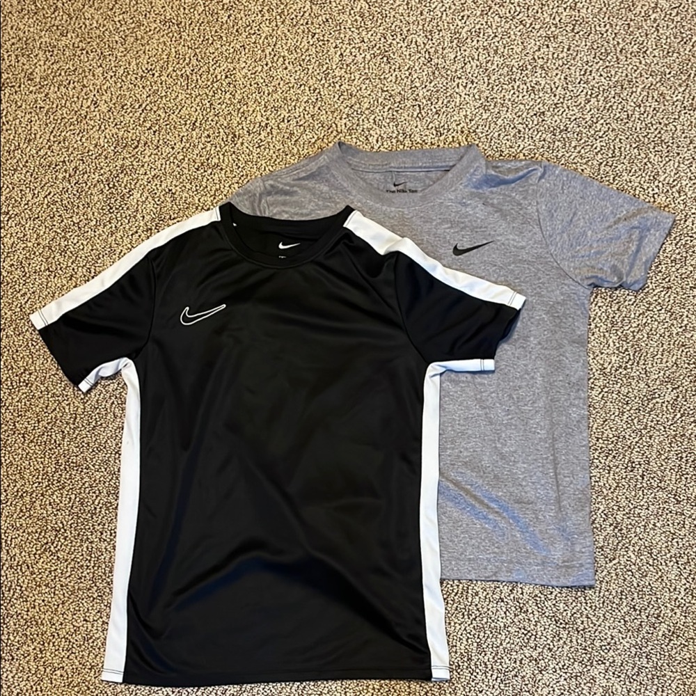 Nike Black and Gray Short Sleeve Tees